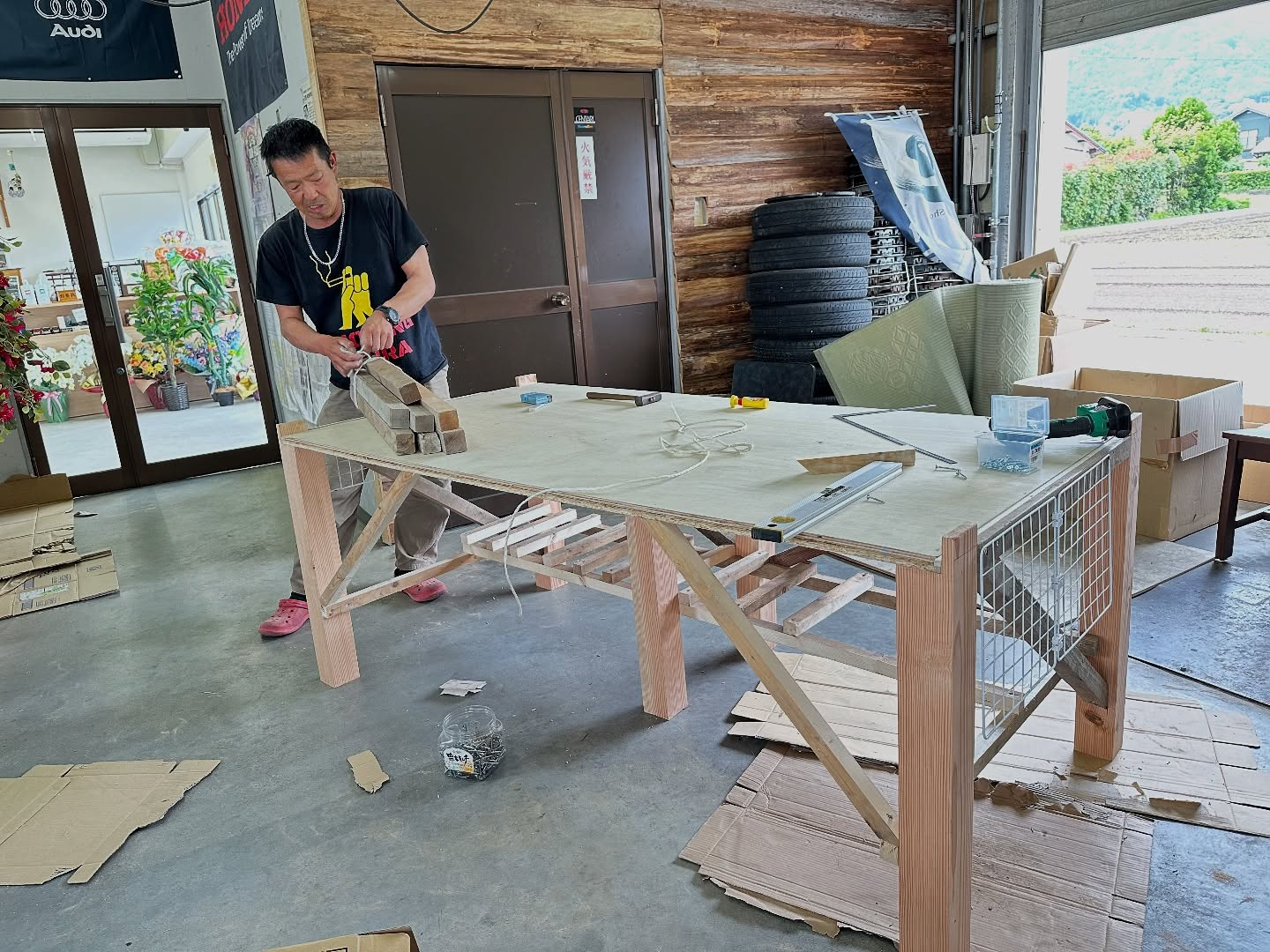 立派な作業台が出来上がりました♪